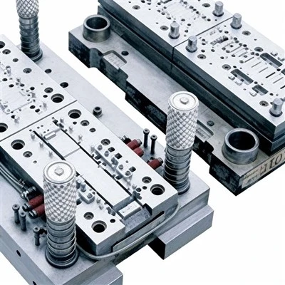 Khuôn tiến bộ tốc độ cao
